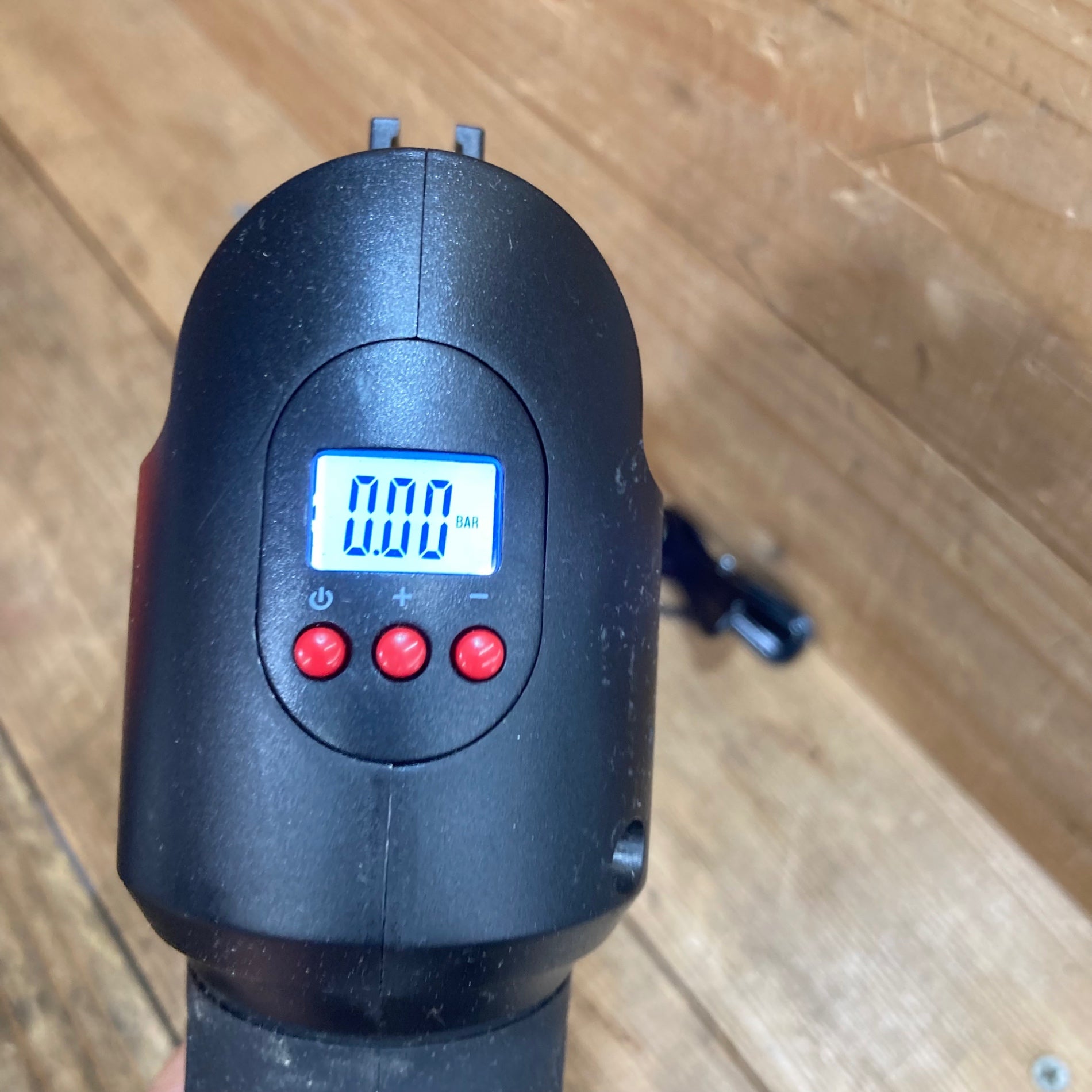 家庭用充電式エアコンプレッサー AIRHAWK PRO エアホークプロ AH001 中古 ☆ PayPay(ペイペイ)決済可能 ☆ 札幌市 清田区 平岡 家庭用充電式エアコンプレッサー エアホークプロ AH001 - メルカリ