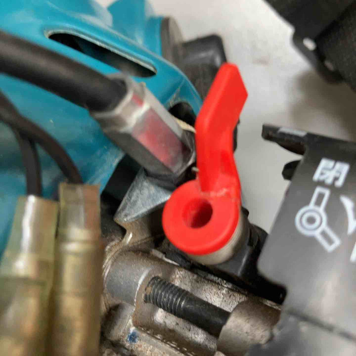 【動作確認済み 店頭受取り限定】【432】マキタ(makita) エンジン刈払機 MEM2102U　チョークのつまみが壊れている。【戸田店】