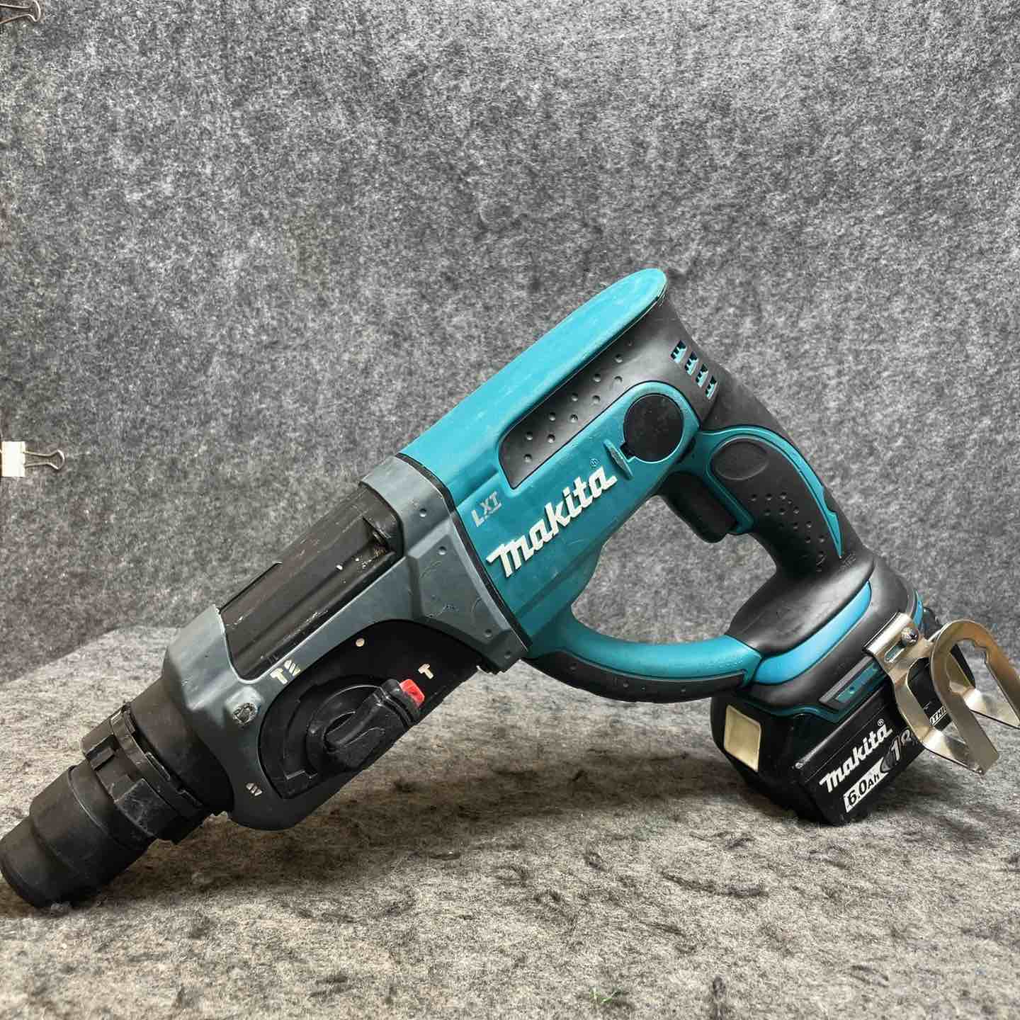 マキタ(makita) コードレスハンマドリル HR202DZK(18V6.0Ahバッテリー付) 【桶川店】 マキタ(makita) コードレスハンマドリル HR202DZK(18V6.0Ahバッテリー
