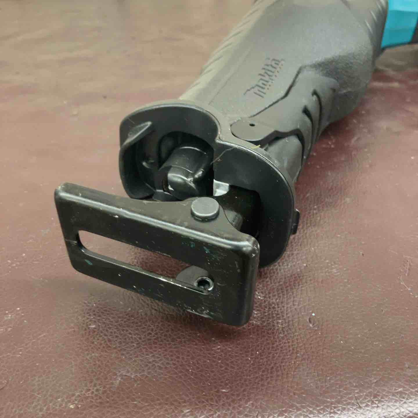 中古品】 マキタ(makita) コードレスレシプロソー JR187DZ バッテリー