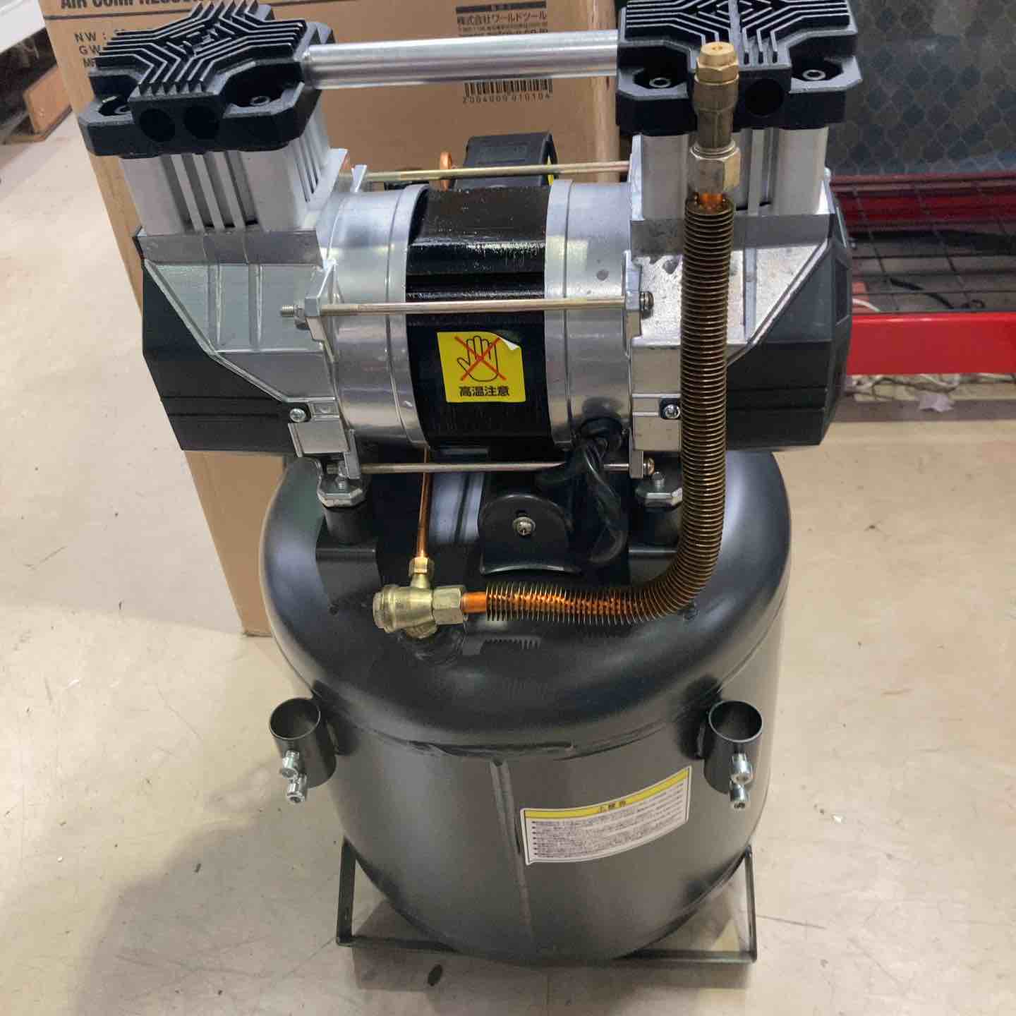 ◇アストロプロダクツ 縦型サイレントエアコンプレッサー 38L AP040962