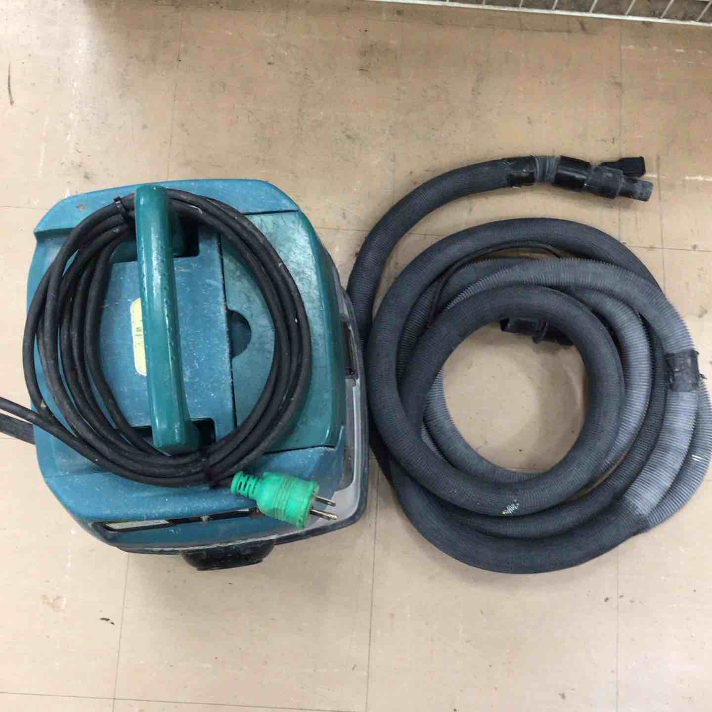 中古品 makita マキタ 集じん機 475 ホース付き マキタ 集塵機 475の 