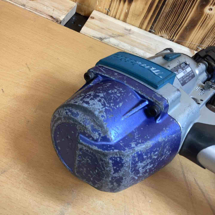 ◇マキタ(makita) 65mm 常圧エア釘打ち機 AN622【越谷店】