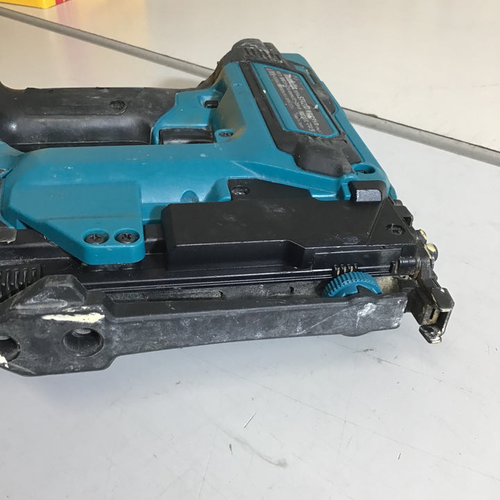 ○マキタ(makita) コードレスタッカー ST421DZ【戸田店】