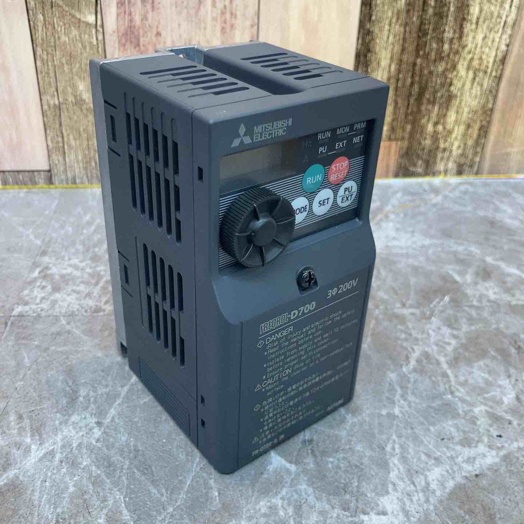 三菱電機 汎用インバータ FREQROL-D700 FR-D720-0.2K【八潮店】