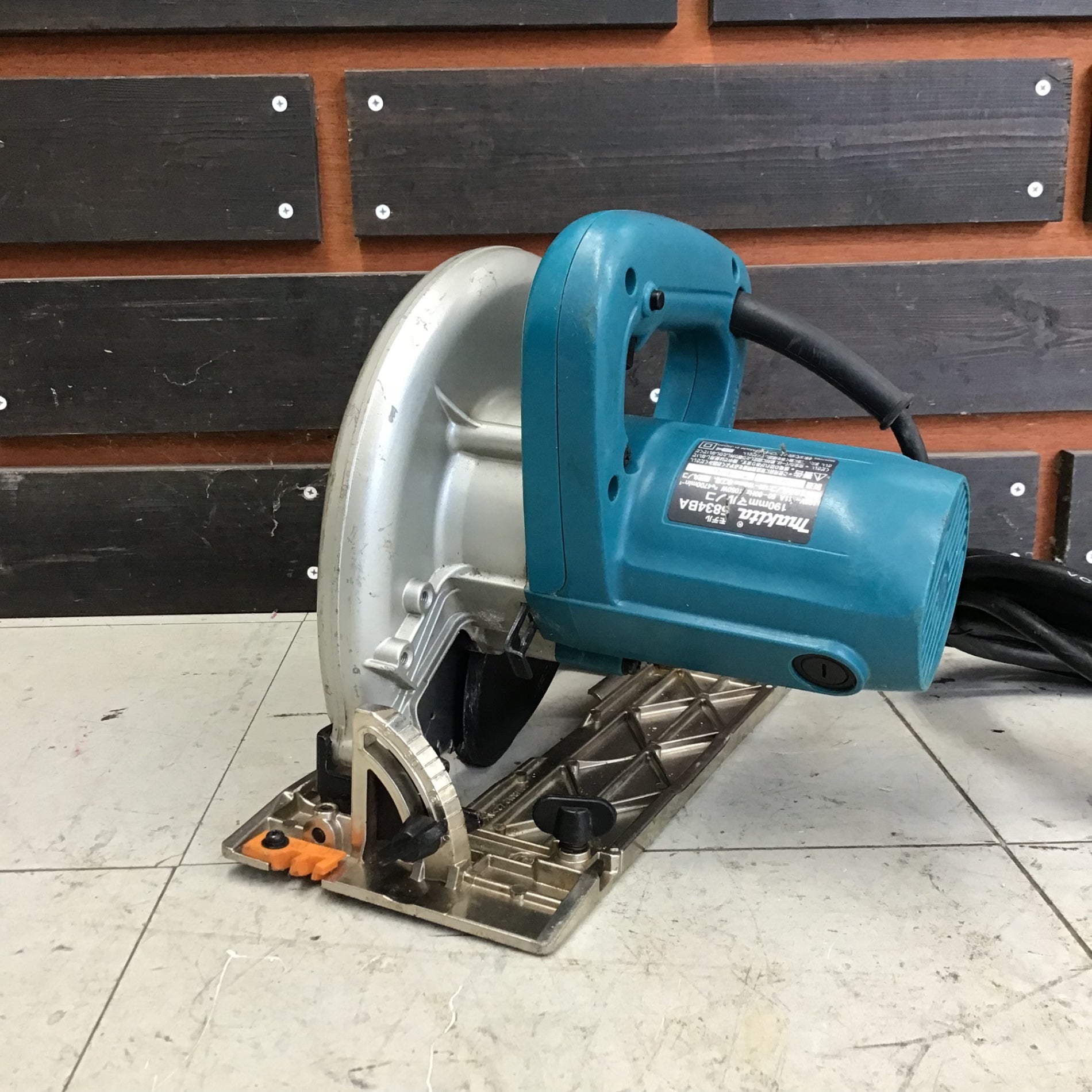 中古品】マキタ/makita 丸のこ 5834BA 【鴻巣店】 – アクトツール