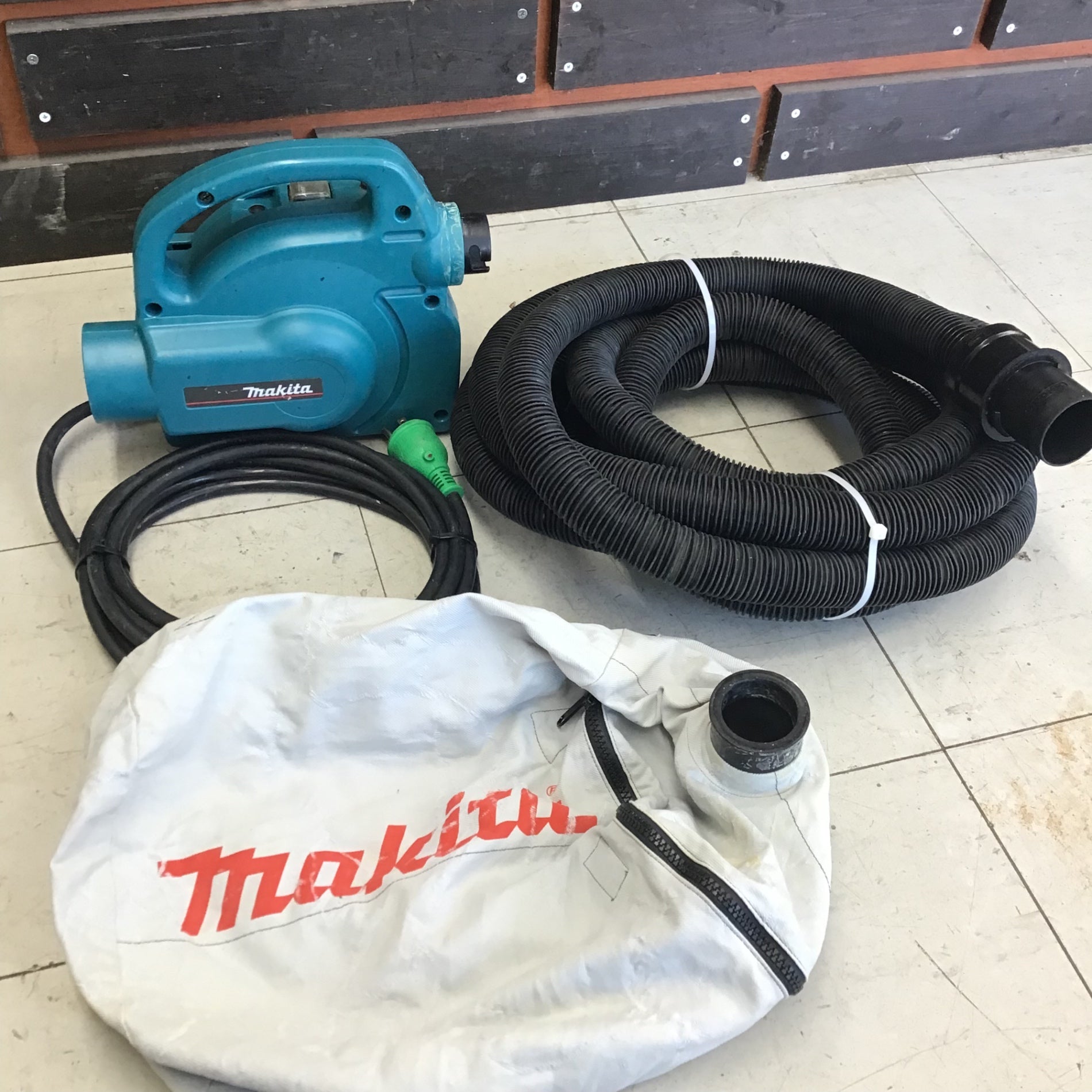 中古品】マキタ/makita 集じん機 乾式 450(P) 【鴻巣店】 – アクト