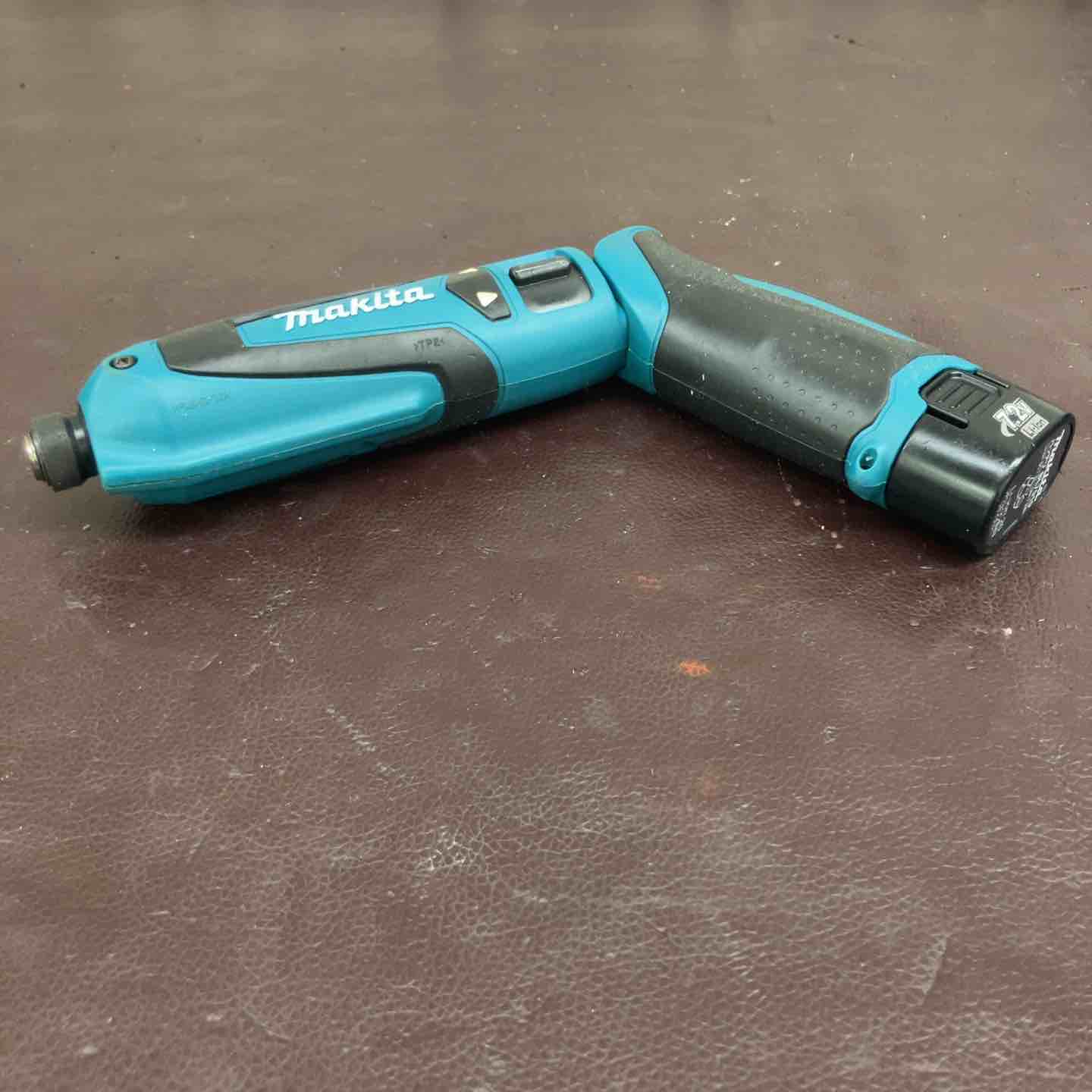 【中古品】 マキタ(makita) 充電式ペンインパクトドライバ TD021DS 【東大和店】 中古品】 マキタ(makita) 充電式ペンインパクトドライバ TD021DS