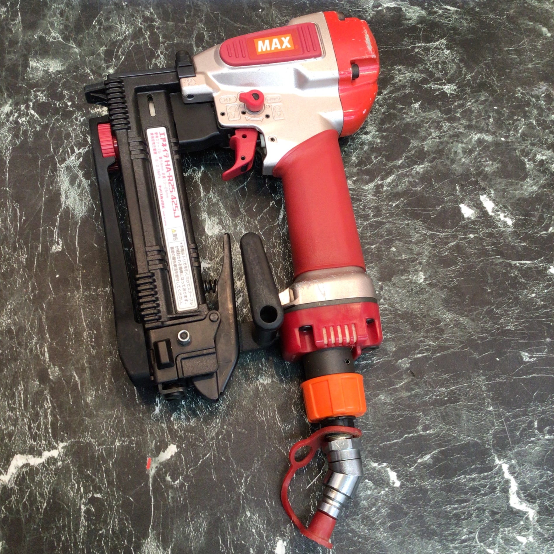 マックス高圧エアタッカ HA-R25/425JとMAX/マックススーパーネイラー マックス高圧エアタッカ HA-R25/425JとMAX/マックススーパーネイラー