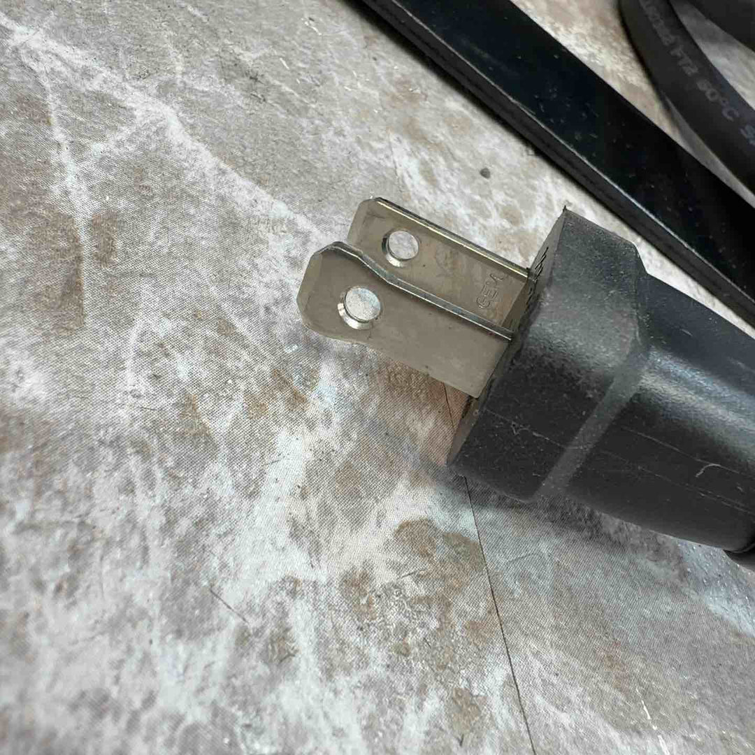 ◇ Makita アングルグラインダー GA9040S 120V  [並行輸入品] 保証なし【八潮店】