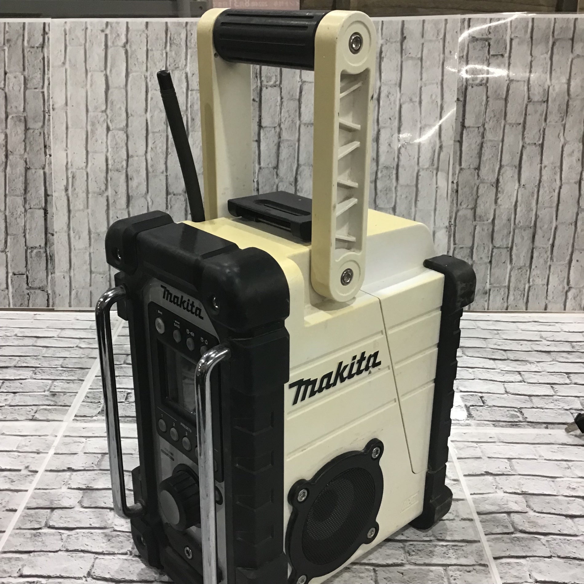 〇マキタ(makita) コードレスラジオ MR102W 白【川口店
