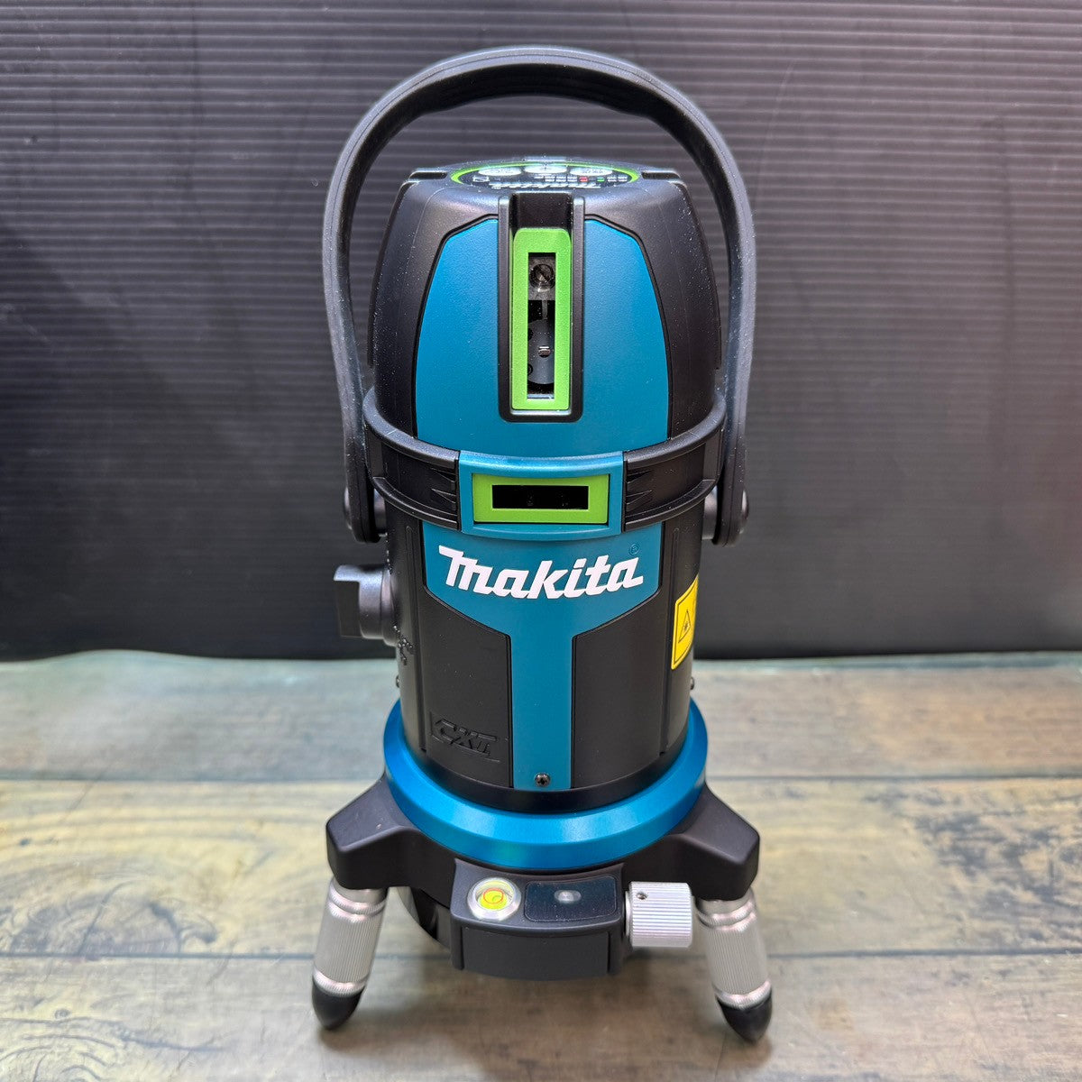 マキタ(Makita) 屋内外兼用墨出し器 バッテリ・充電器・三脚別売 SK314GDZ【東大和店】 – アクトツールオンラインショップ