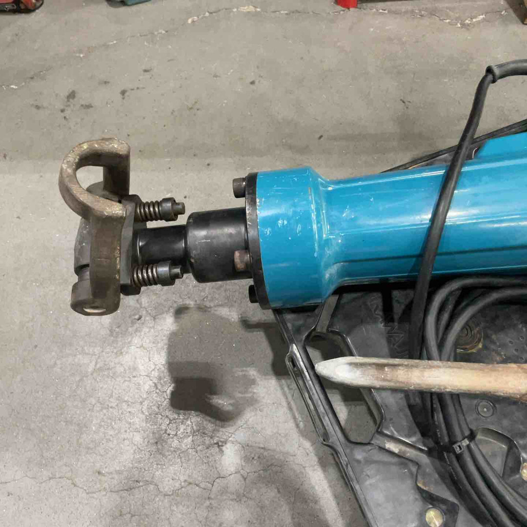【店頭受取り限定】★マキタ(makita) 電動ハンマ HM1812【川口店】