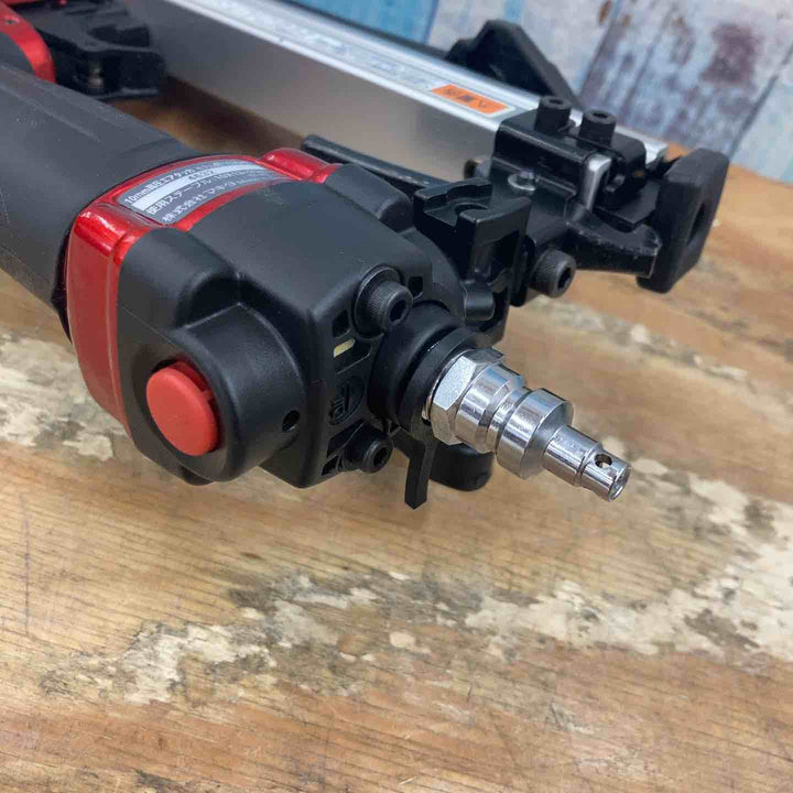 〇マキタ(makita) 高圧エアタッカ エアダスタ付 10mm 赤 AT1025HB【柏店】