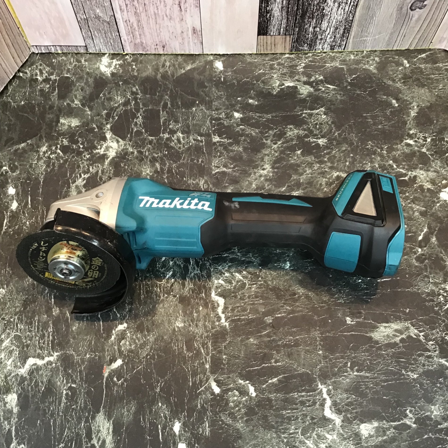 ☆マキタ(makita) 100mmコードレスディスクグラインダー GA400DZ