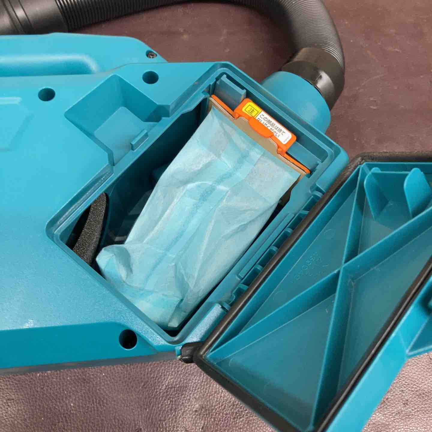 中古美品】 マキタ(makita) コードレス掃除機(充電式クリーナー