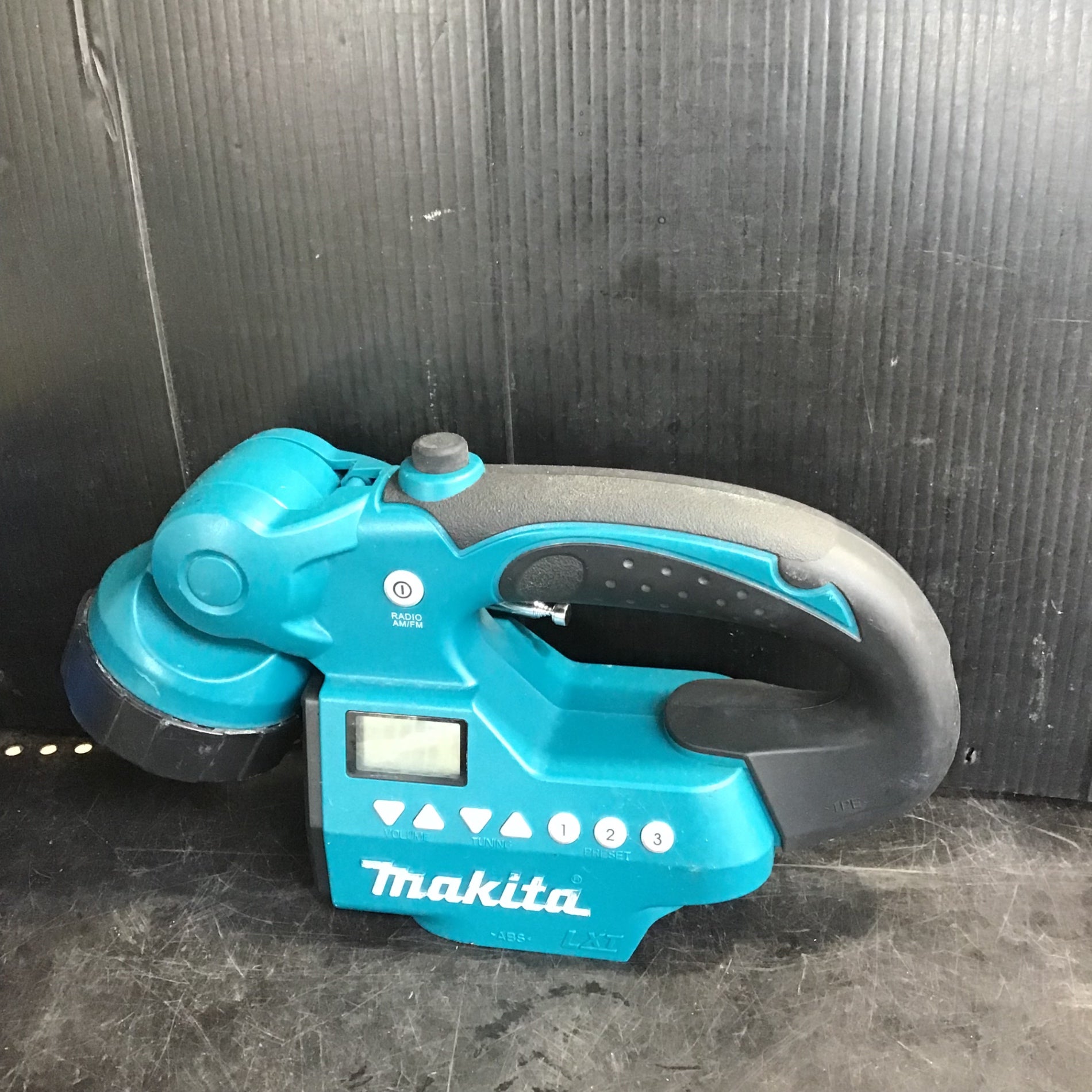 ☆マキタ(makita) コードレスラジオ付ライト MR050【草加店】 – アクト