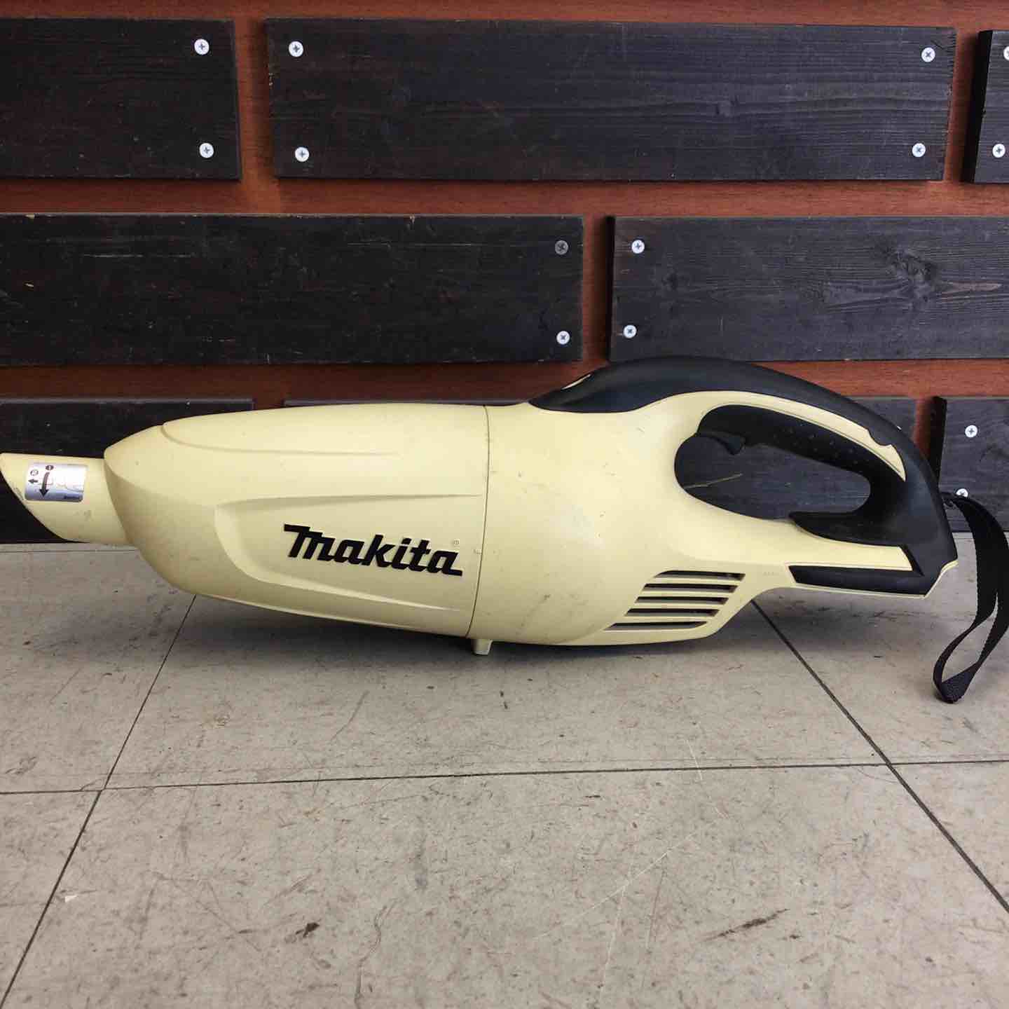 中古品】 マキタ/makita コードレスクリーナー CL180FDZW 【鴻巣店