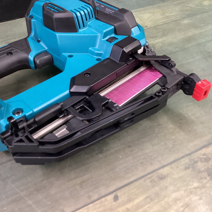 マキタ(makita) コードレスフロアタッカ ST003GZ 【東大和店】
