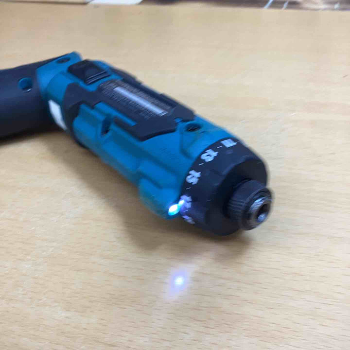★マキタ(makita) コードレスペンドリルドライバー DF012DZ【越谷店】