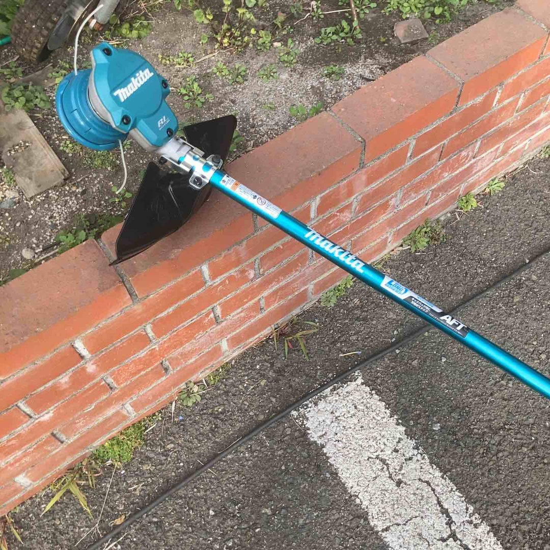 【店頭受取り限定】マキタ(makita) コードレス草刈機 MUR001GZ【川崎店】
