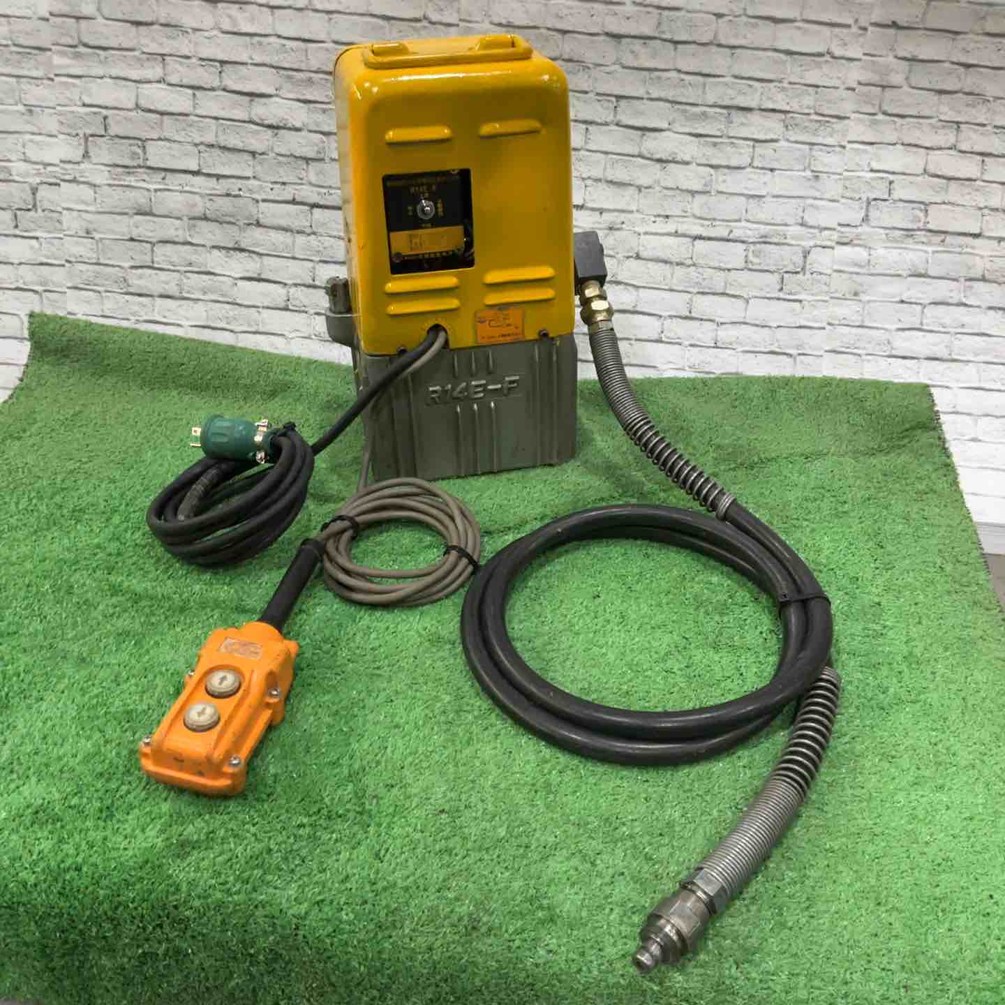 店頭受取り限定】◇泉精器(IZUMI) 電動リモコン式油圧ポンプ R14E-F