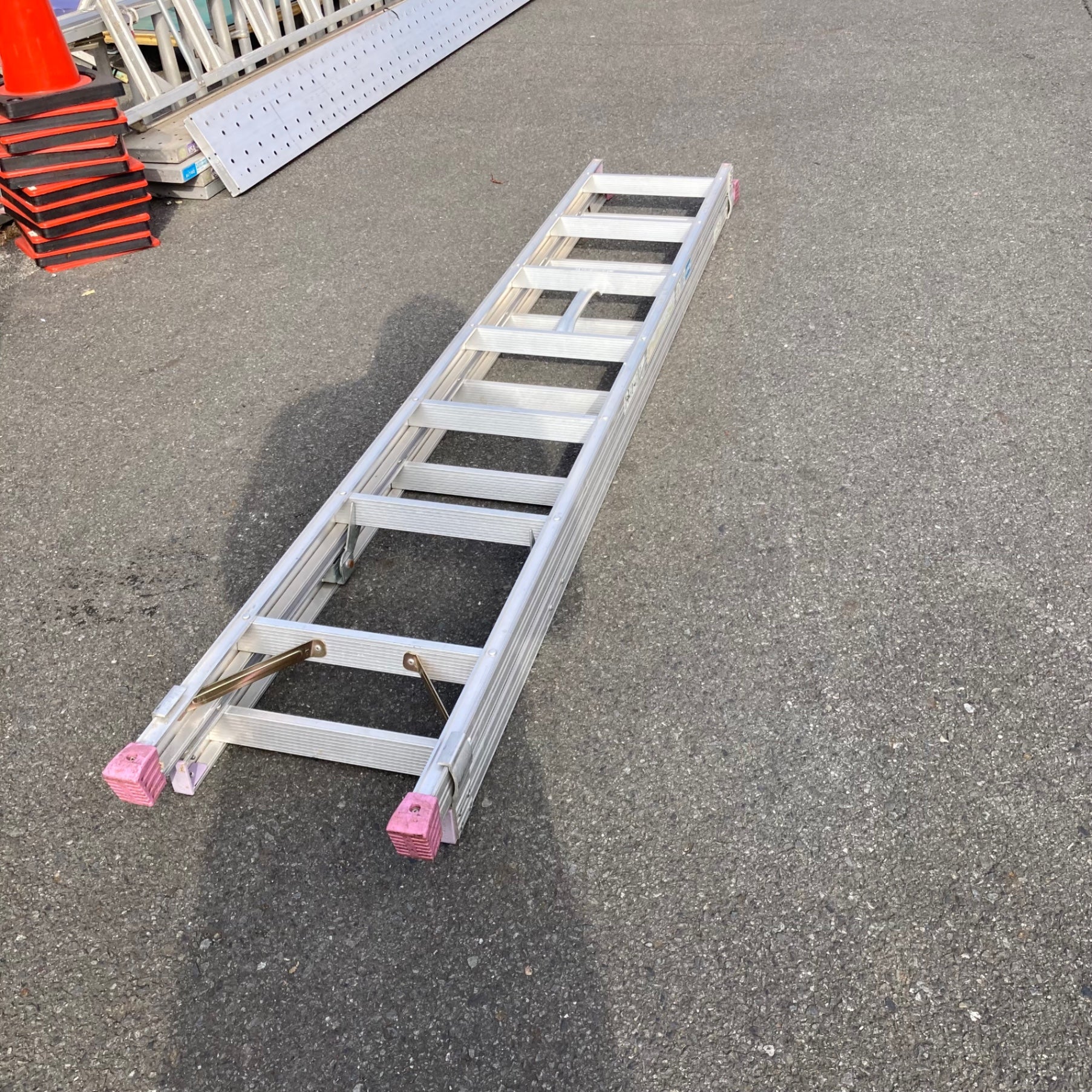 アルインコ ANP-40F ハンディロック式2連はしご【野田愛宕店】【店頭取引限定】【中古】管理番号：ITTR6KRI9M1C ALINCO（アルインコ） 2連はしご(ハンディロック式) ANP40F 全長(m
