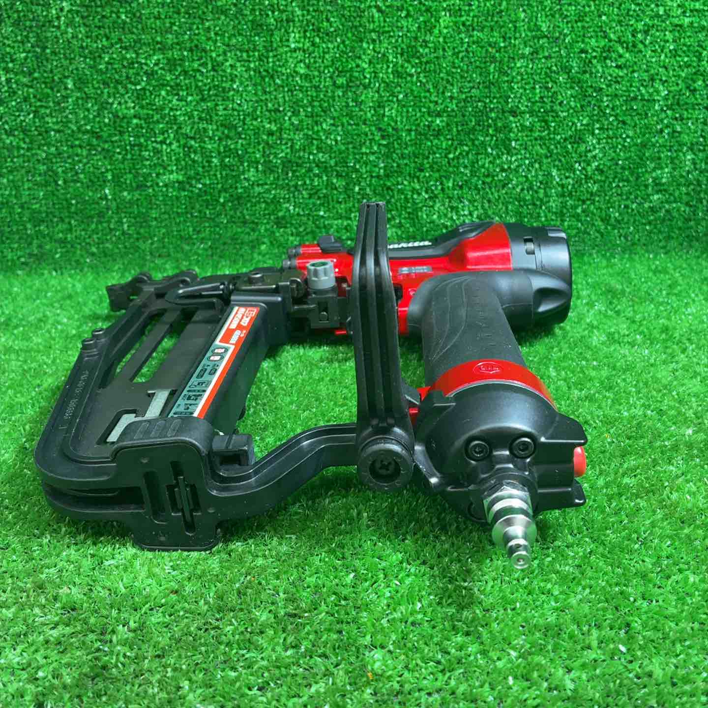 超特価商品！ マキタ makita AT450HA 高圧フロアタッカ【リライズ野田愛宕店】【中古】管理番号：IT9E4N8SG8L4 Amazon | マキタ(Makita) 高圧フロアタッカ エアダスタ付 4mm 赤