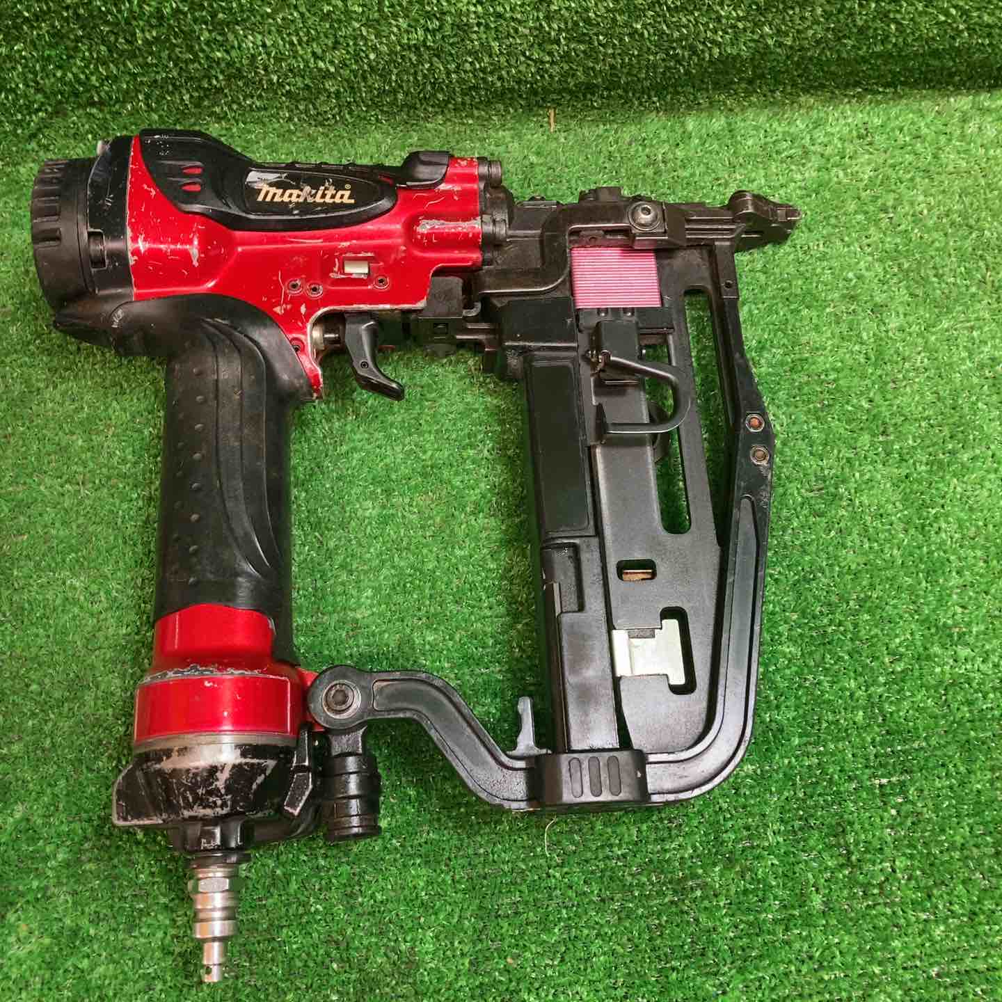 中古品】マキタ(makita) 高圧フロアタッカ AT450HA 動作確認済み【川越