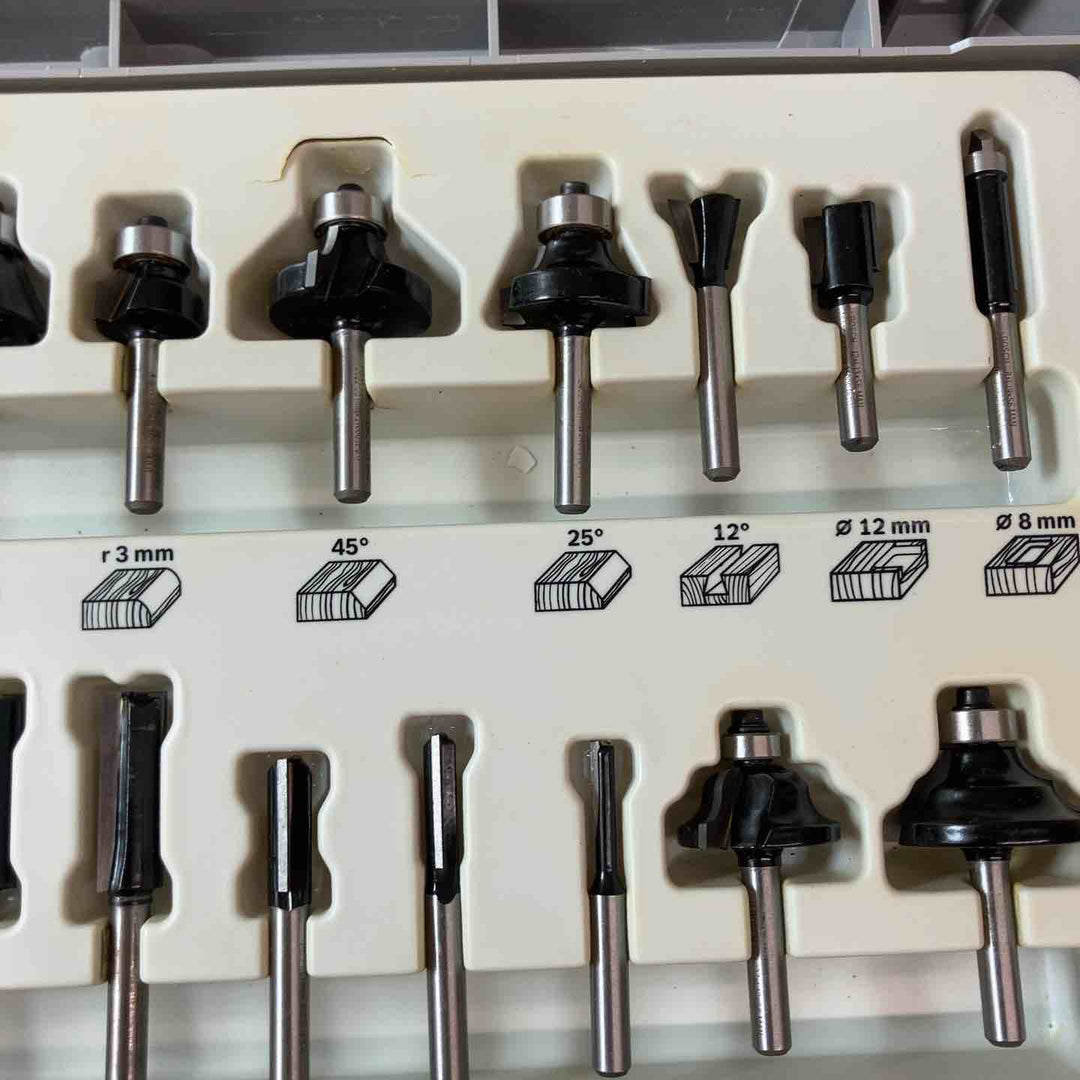 【中古品】ボッシュ(BOSCH) ルーター・トリマービットセット(30種・30本入)【東大和店】