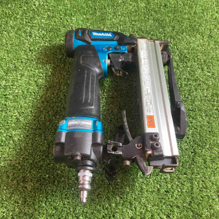 ◇マキタ(makita) 高圧エアタッカ エアダスタ付 10mm 赤 AT1025HB【川崎店】