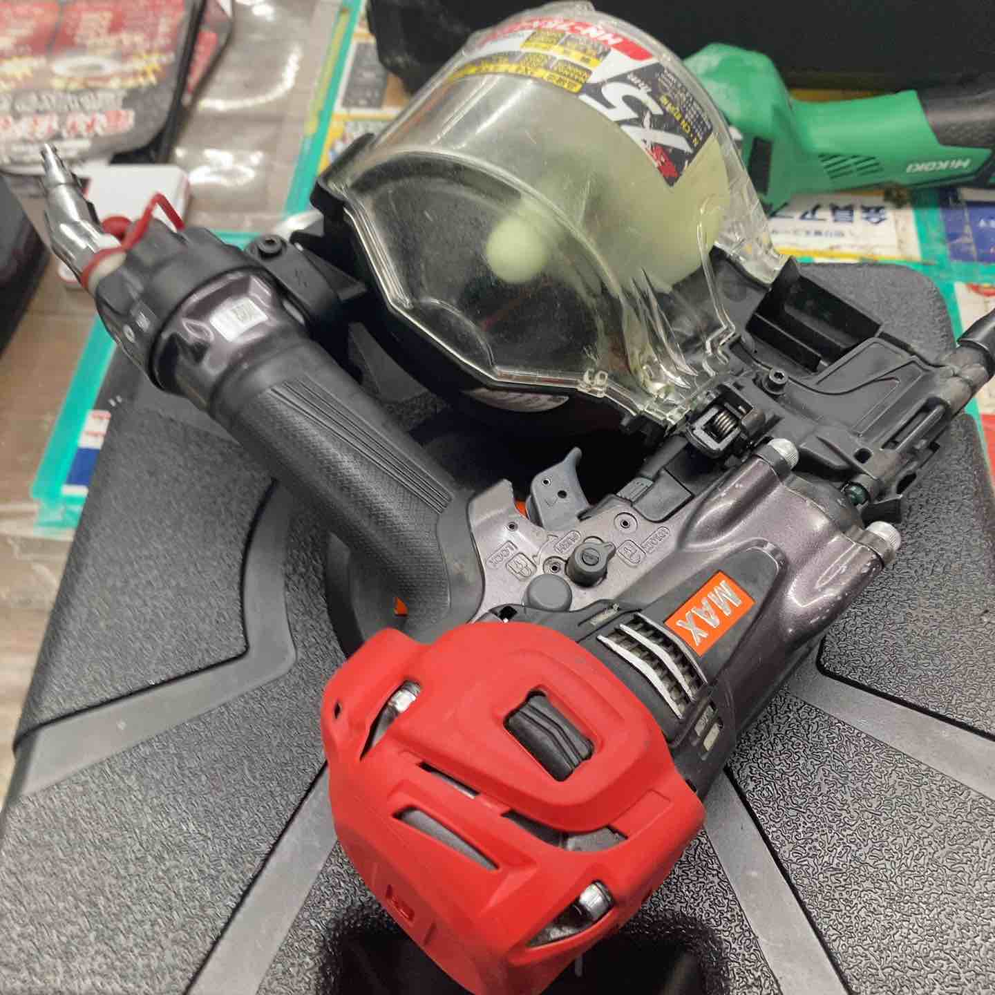 中古品 □ MAX 高圧エア釘打ち機 HN-75N4(D)-G □ C □ IT6KCUMYGL73 マックス（MAX） 高圧コイルネイラ HN-75N4(D)-G クールグレー 釘打機