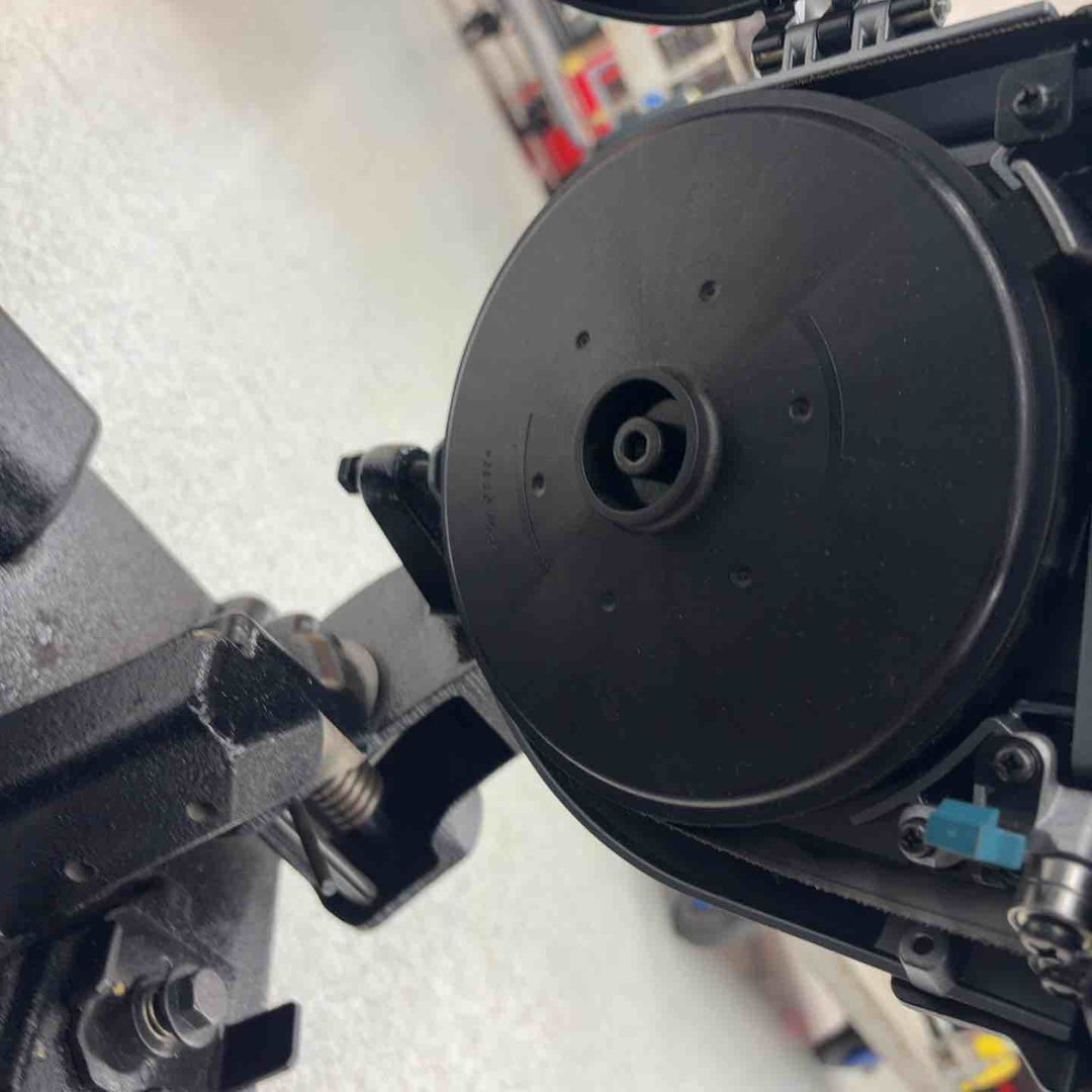 ★【スタンド付き】 マキタ(makita) コードレスバンドソー PB001GZ【八潮店】