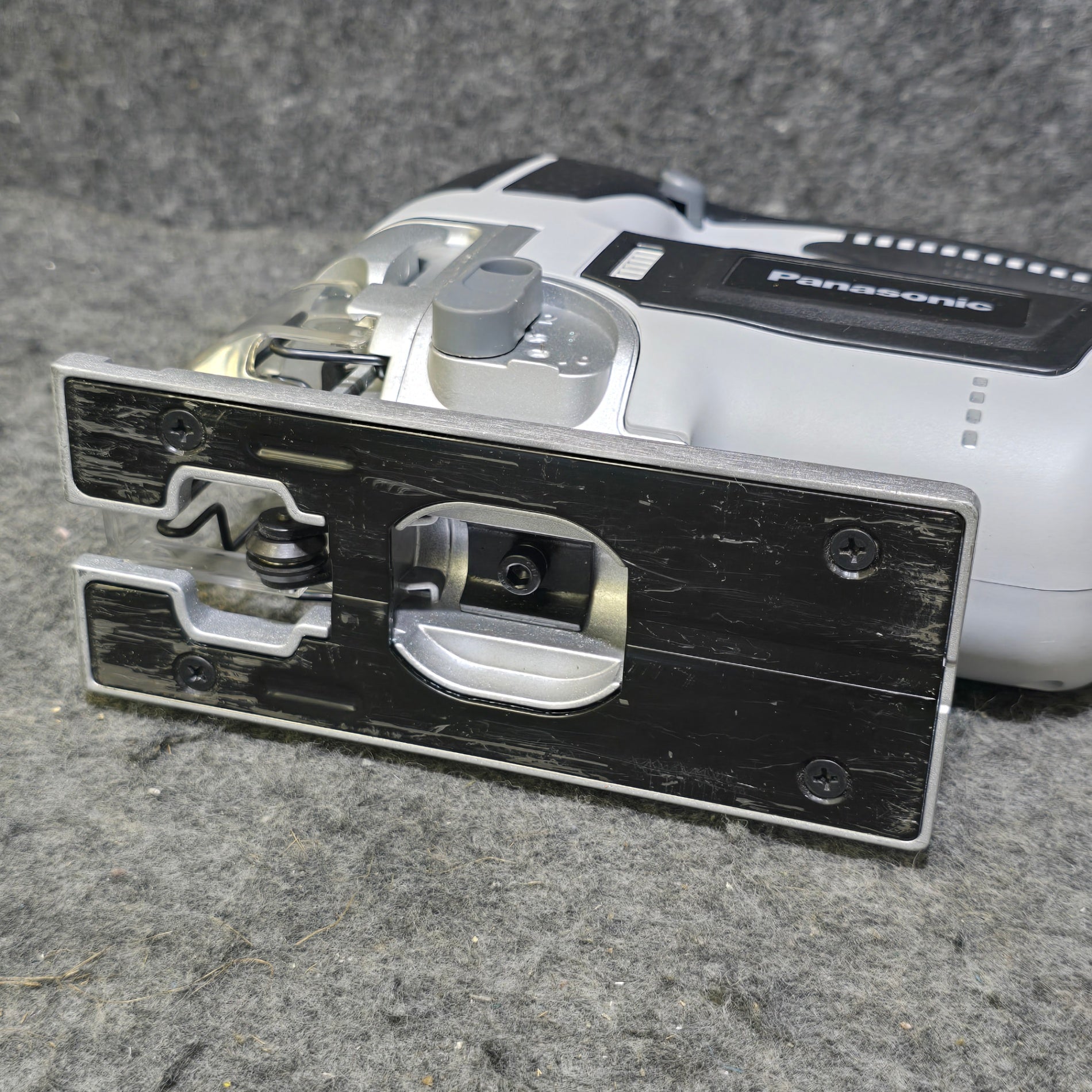 中古品・18V 5.0Ahバッテリ1個、充電器、ケース付き