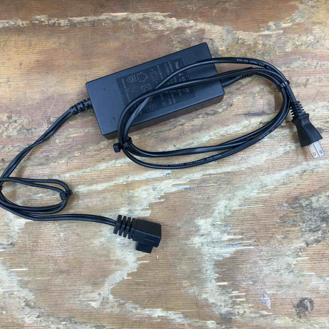 【中古品】★マキタ(makita) コードレス冷温庫 CW180DZ 本体のみ 20L【柏店】
