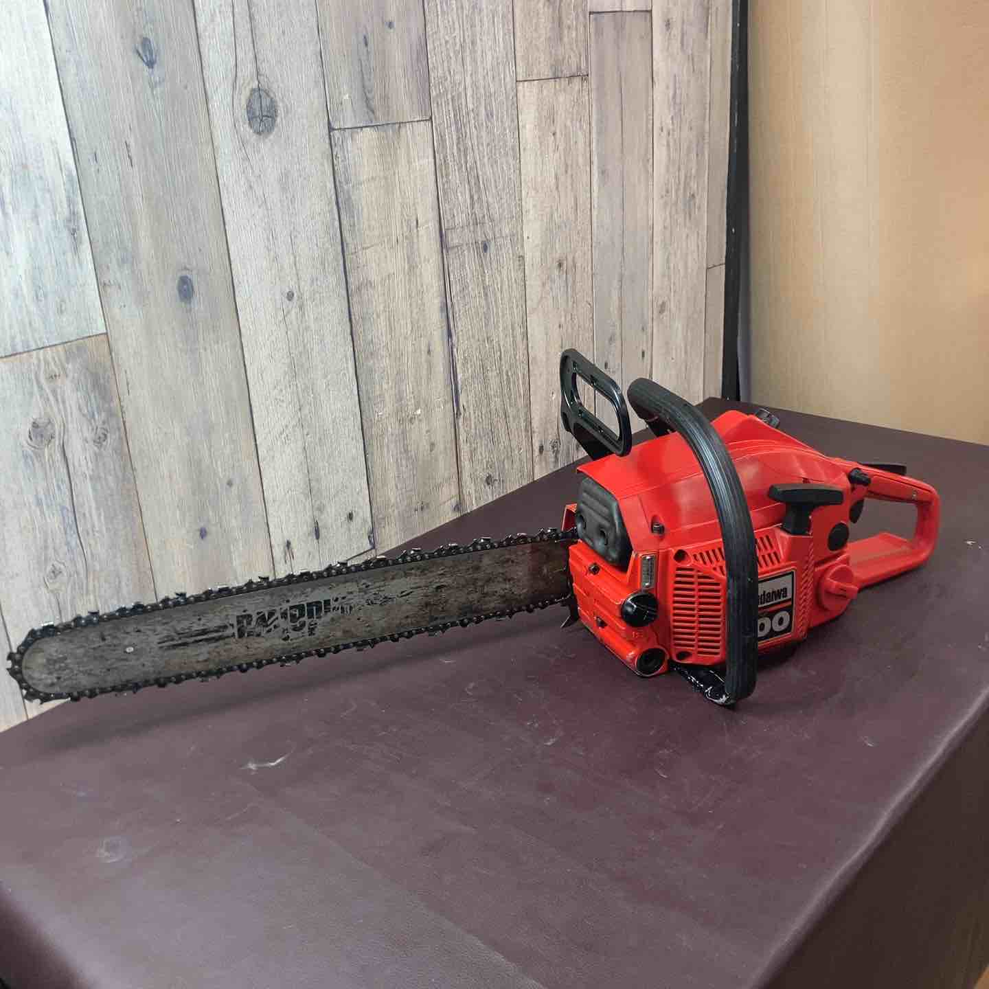 中古品】 新ダイワ(shindaiwa) エンジンチェンソー 400 切断機 木切断