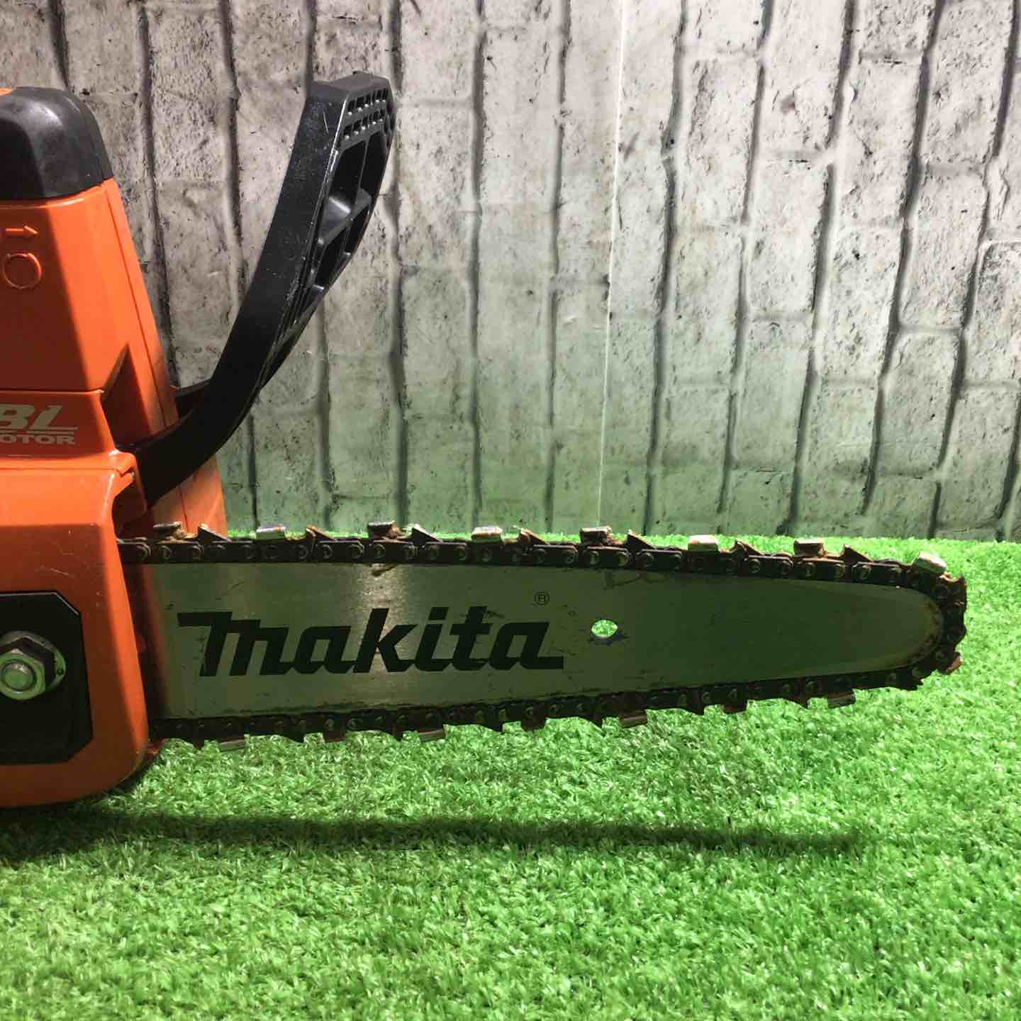 マキタ(Makita) 充電式チェンソー(赤) ガイドバー長さ200mm 18V