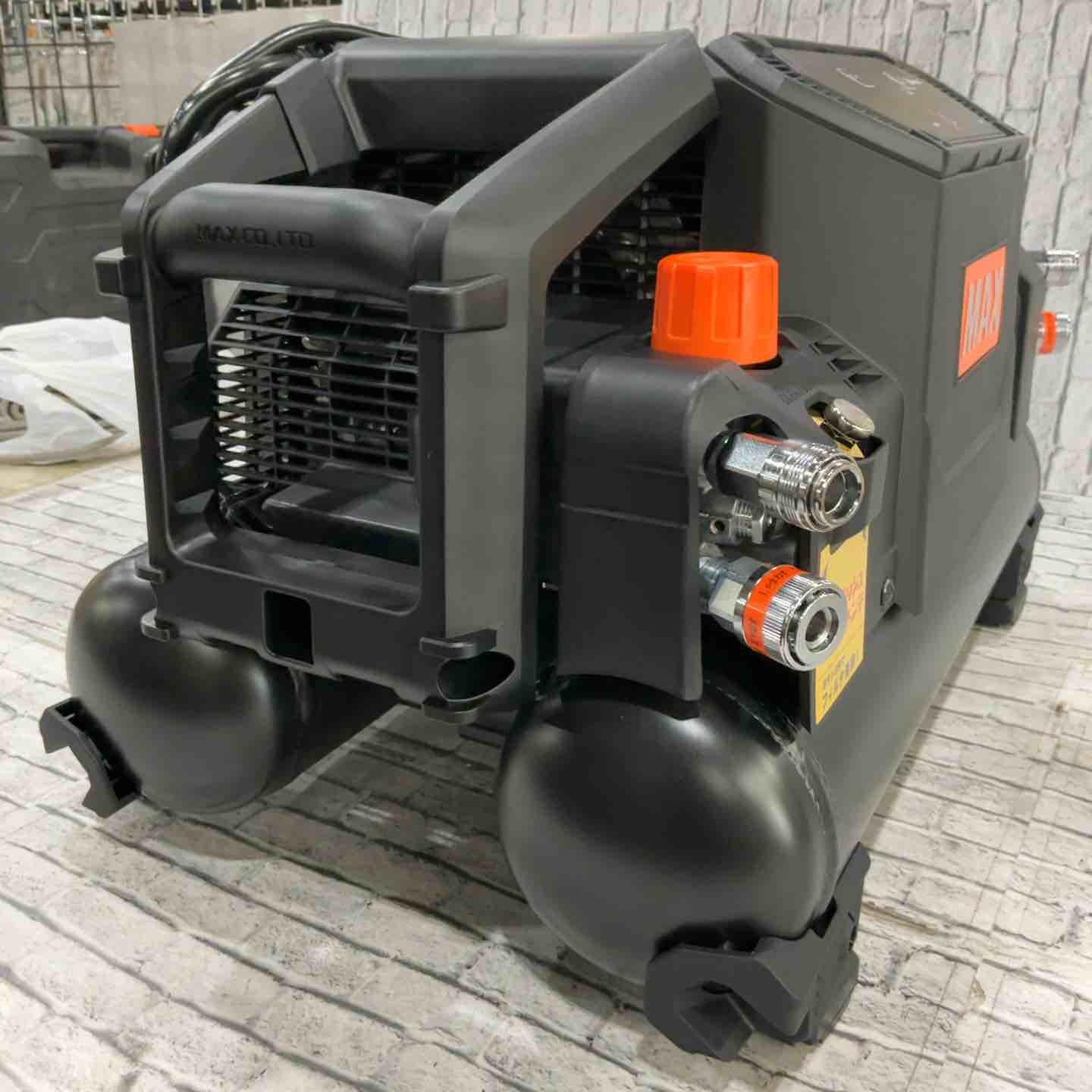 ☆マックス(MAX) 高圧専用エアコンプレッサー AK-HH1310E2_ブラック