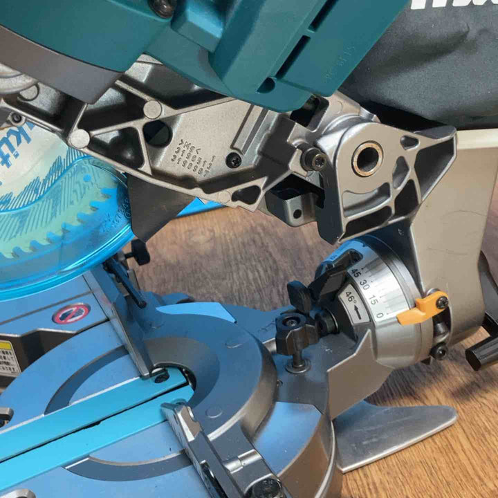 ★マキタ(makita) 165mm コードレススライドマルノコ LS001GZ　本体のみ【岩槻店】