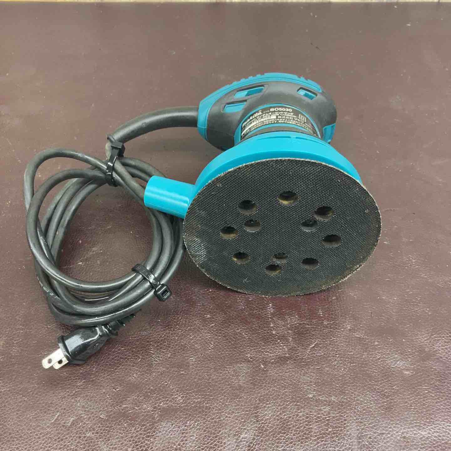 makita マキタ BO5030 ランダムオービットサンダー　100V【野田愛宕店】【店頭取引限定】【中古】管理番号：IT9NO8PWP0BF Amazon | マキタ(Makita) ランダムオービットサンダ ペーパー寸法