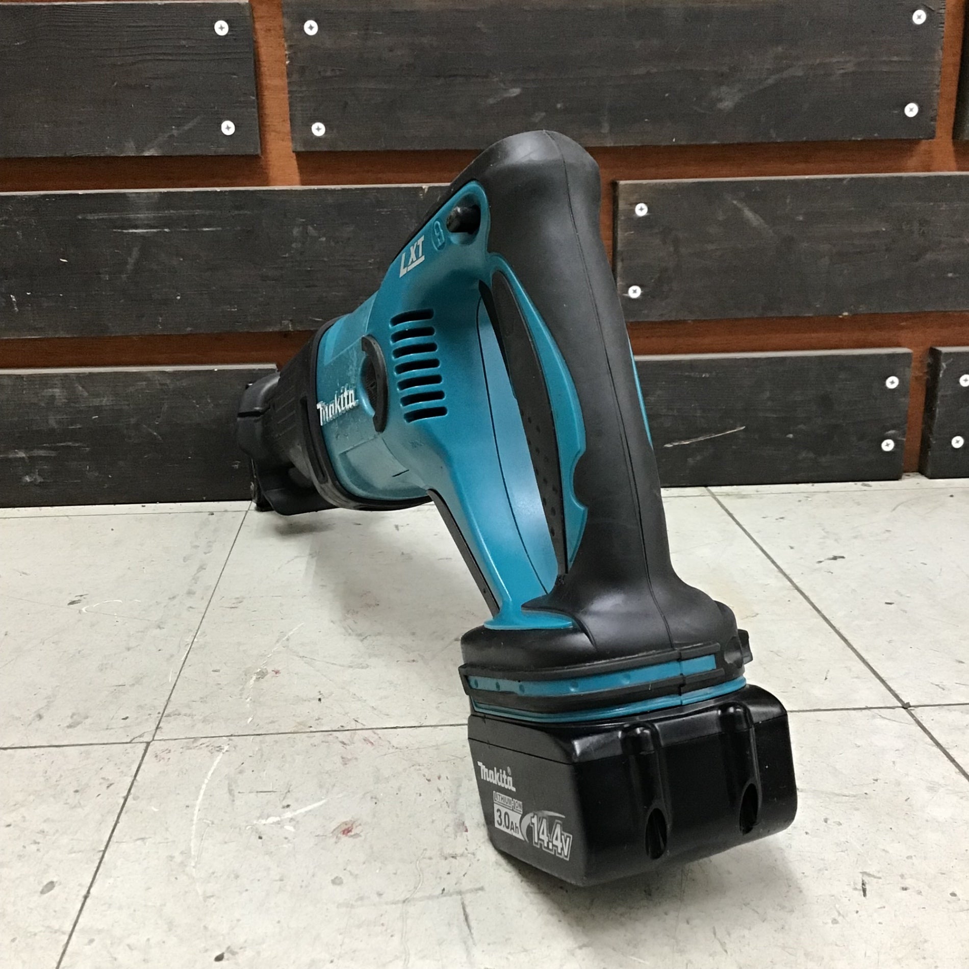 中古品 □ makita コードレス レシプロソー JR141DRF □ D □ ITWO1RQTKJVS 中古品】 マキタ/makita コードレスレシプロソー JR141DRF 【鴻巣店