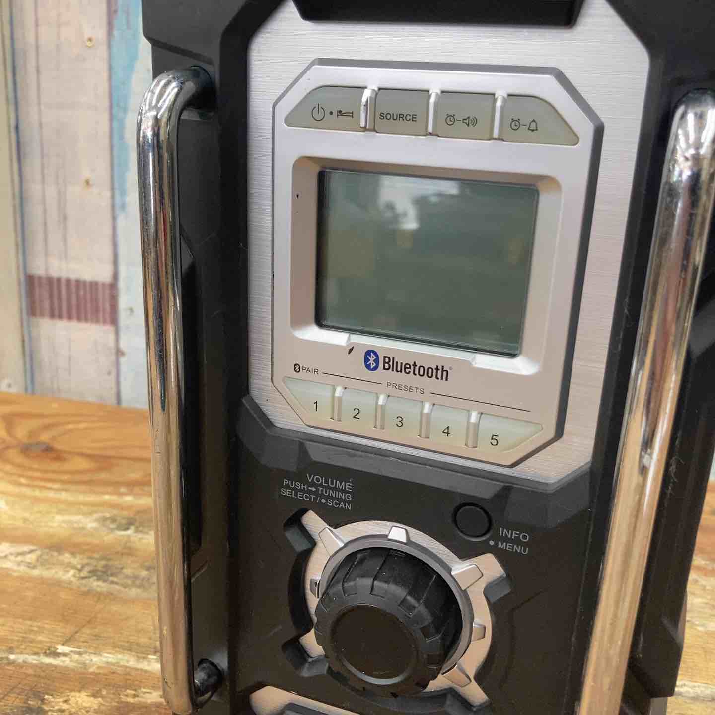 ★マキタ(makita) コードレスラジオ MR108B【柏店】 ☆マキタ(makita) コードレスラジオ MR108B【柏店】 – アクトツール