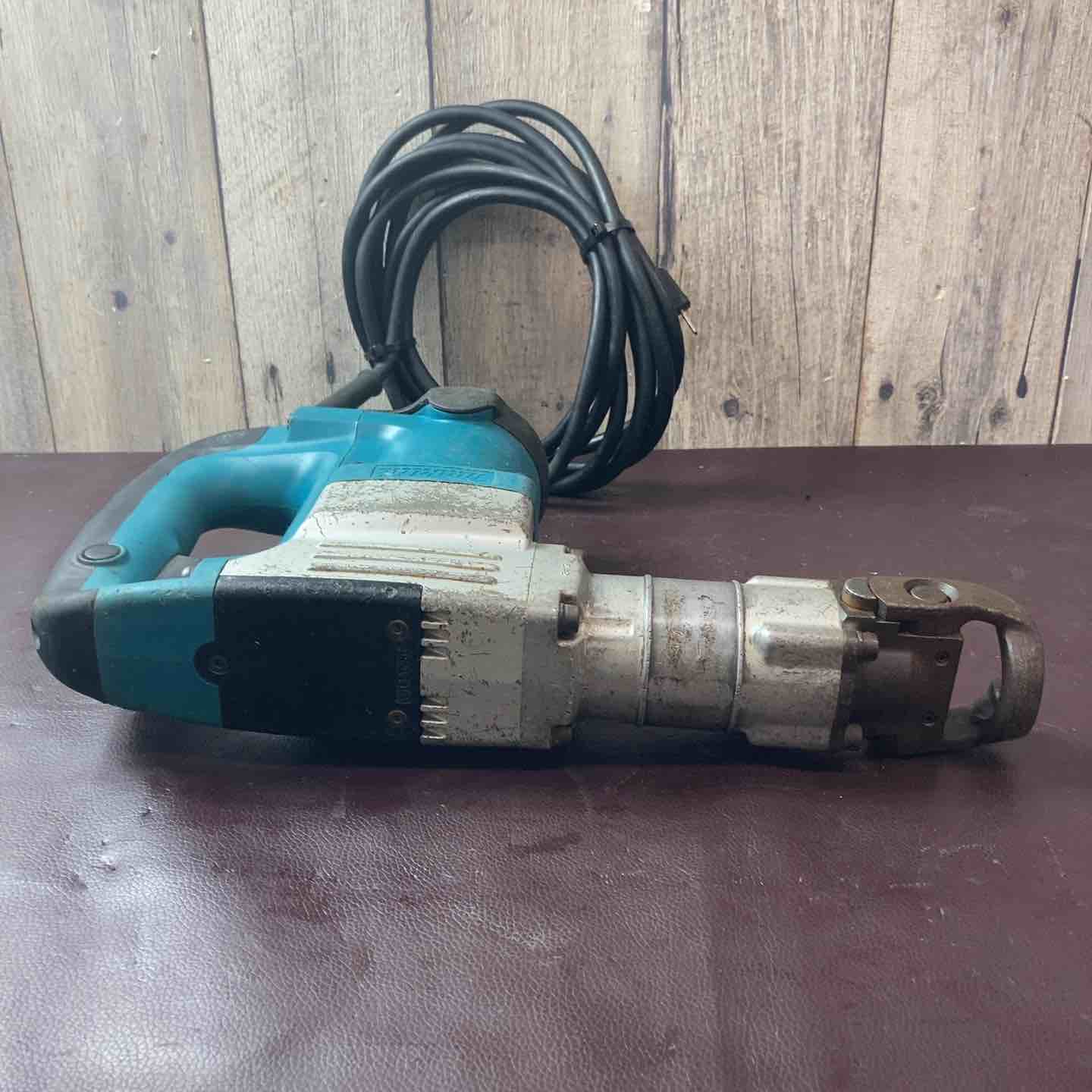 中古品】 マキタ(makita) 電動ハンマ HM0830 【東大和店】 – アクト