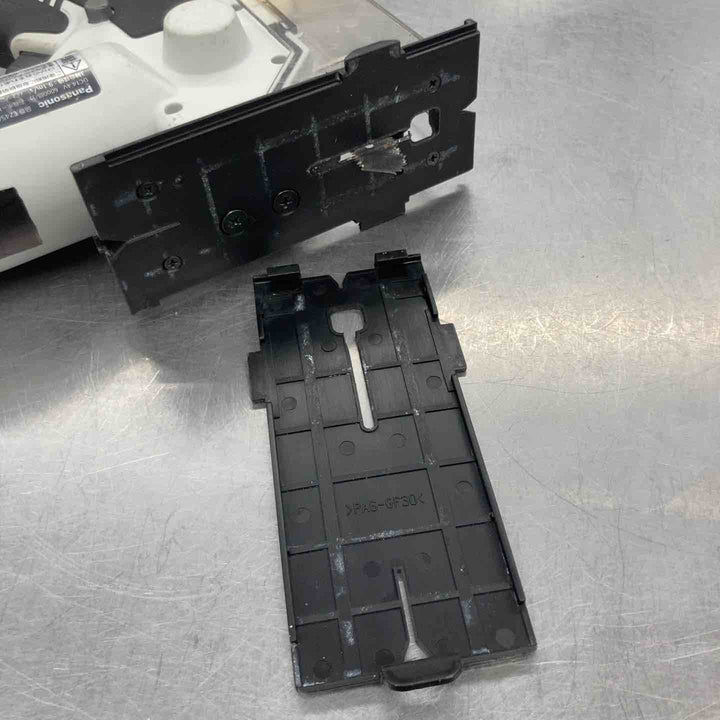 ◇パナソニック(Panasonic) 14.4Vコードレス角穴カッター本体のみ EZ4543X-B 本体のみ【戸田店】