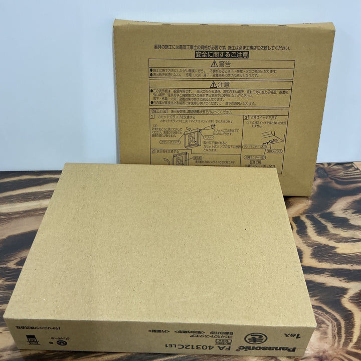 【未使用品】Panasonic パナソニック LED避難口 誘導灯 表示板 FA40312LE1 FK20300 セット【電材館越谷店】
