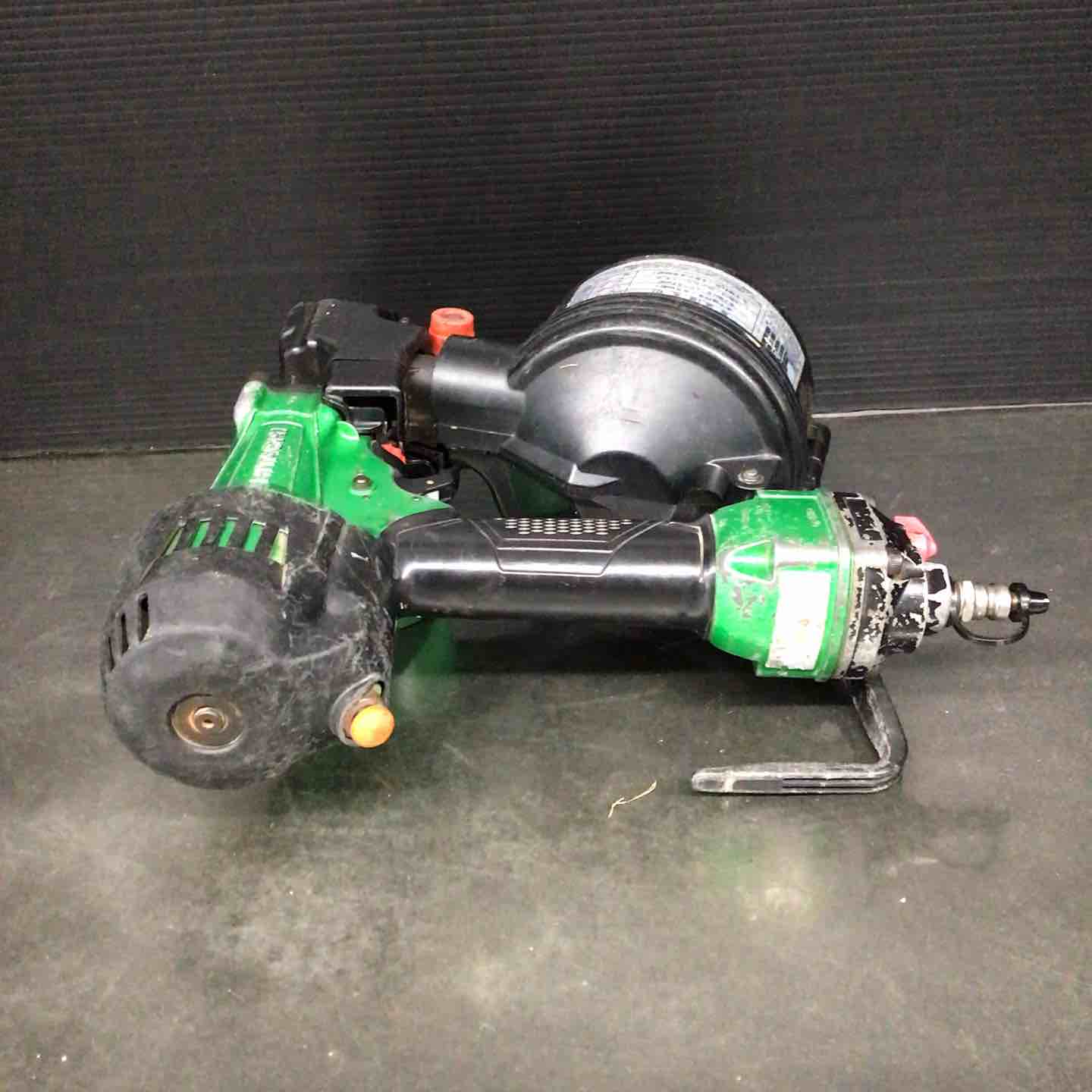 高圧エア釘打ち機 NV65HR 高圧ロール釘打機：NV65HR2