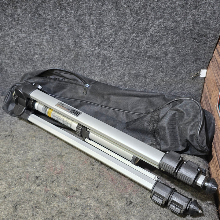 【美品・三脚、受光器付き！※マイナーチェンジ前モデル】タジマ(Tajima) レーザー墨出し器 ZEROG-KJY【桶川店】