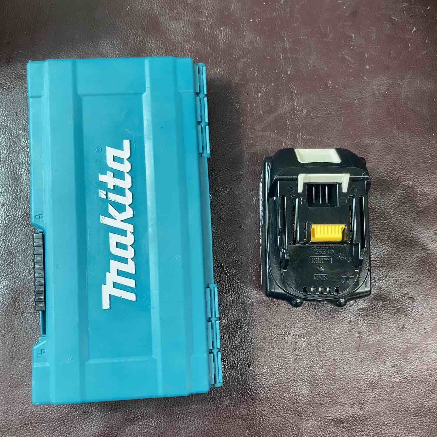 中古品】マキタ(makita) コードレスマルチツール TM52DZ バッテリー