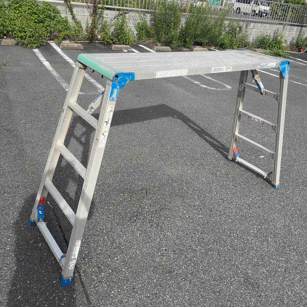 大型アルミ製伸縮脚付足場台、脚立  アルインコ CSR-150 ALINCO（アルインコ） 脚立 アルミ 上部操作式 伸縮天板 伸縮脚付 足場