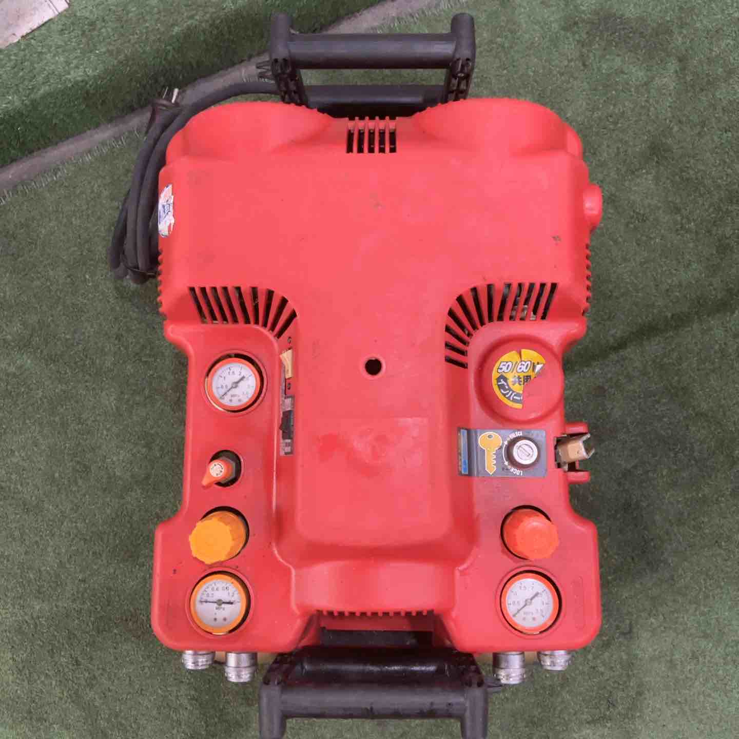 ◇マックス(MAX) 高圧エアコンプレッサ AK-HL1050EK 動作確認済【川口